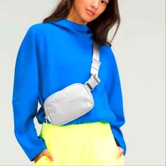 lululemon athletica Handbags - LULULEMON SILVER GREY BELT BAG NWT 🏷✨️